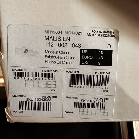 Aldo's white sneakers - Picture 2 of 4